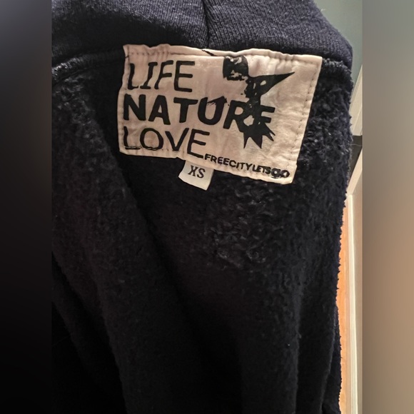 Free City Sweatshirt in Navy Blue. - Picture 5 of 5